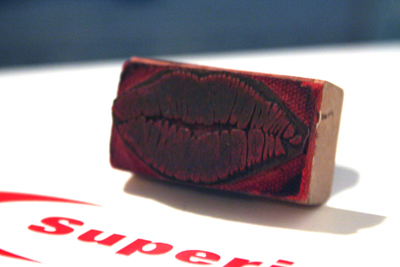 Picture of Stephen Kaltenbach's Lips rubber stamp used to make theKISS print_red lips on white paper